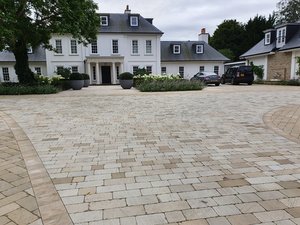 DENHOLME LIGHTLY WEATHERED DRIVE SETTS - 150mm by random lengths