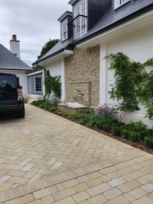 DENHOLME LIGHTLY WEATHERED DRIVE SETTS - 150mm by random lengths
