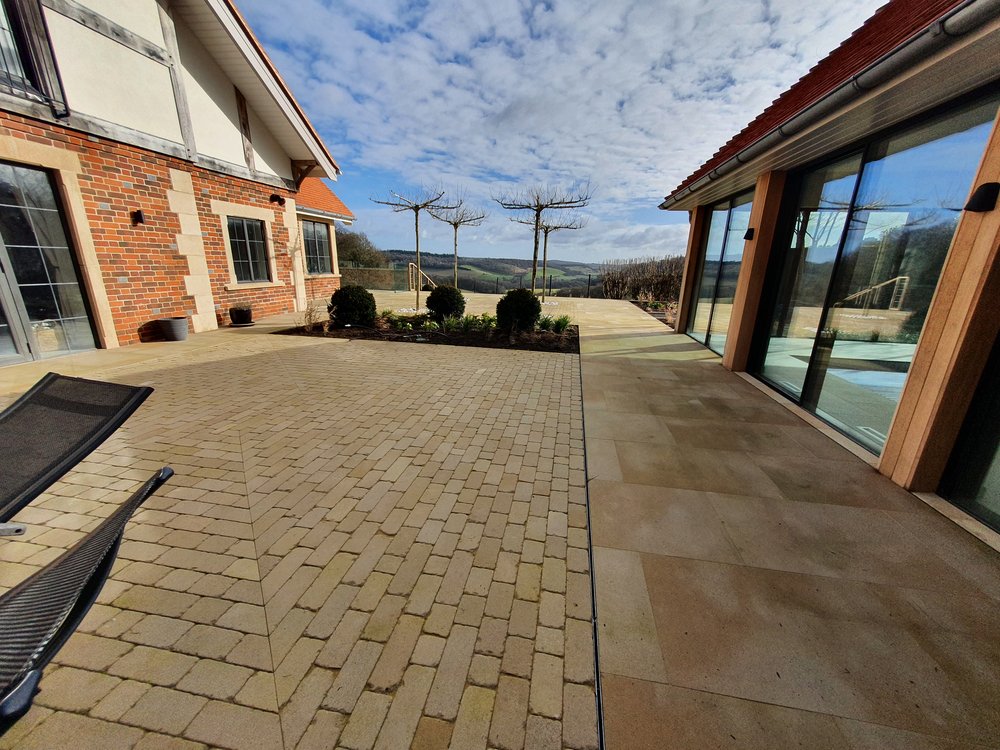 LANGLEY SANDSTONE PAVIORS - Etched
