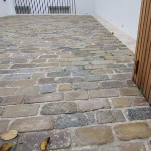 RADBOURNE COURTYARD COBBLES - 100mm by random lengths