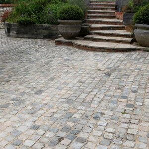 GRANITE COBBLES - 100 x 100mm reclaimed