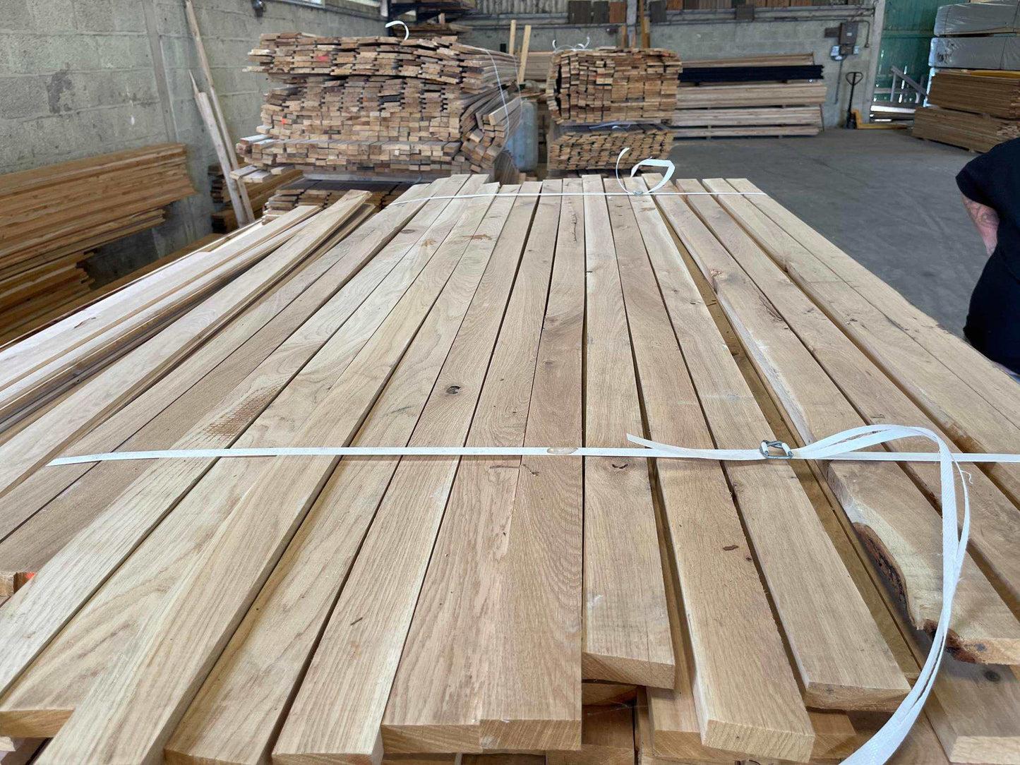OAK CONTEMPORARY BATTENS – A GRADE – 22mm x 45mm PAR SMOOTH FINISH