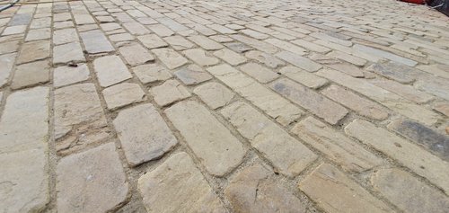 DENHOLME COURTYARD COBBLES - 100mm x random lengths