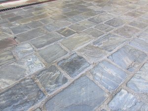 CASTLETON WEATHERED SANDSTONE SETTS - 100mm by random lengths