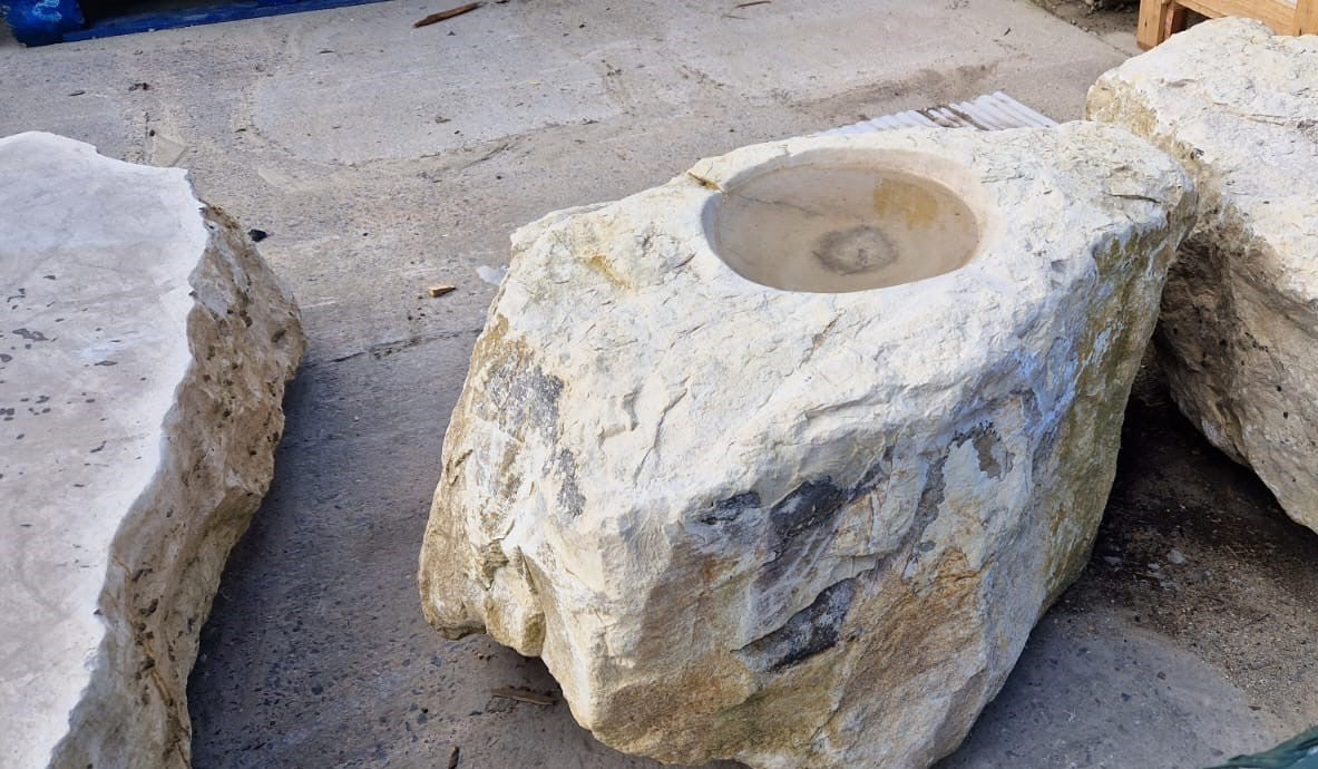 FEATURE STONE FIREPITS