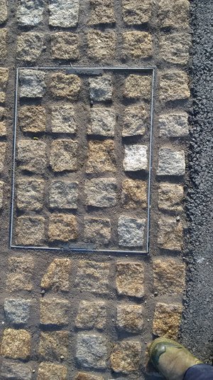 HOLBROOK CREAM GRANITE SETTS - 100 x 100mm