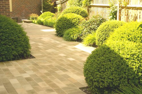 DENHOLME SAWN SANDSTONE DRIVE SETTS - 150mm by random lengths
