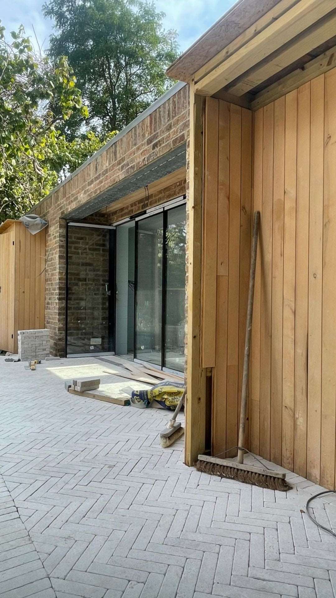 YELVERTON BEIGE PAVIORS - Etched