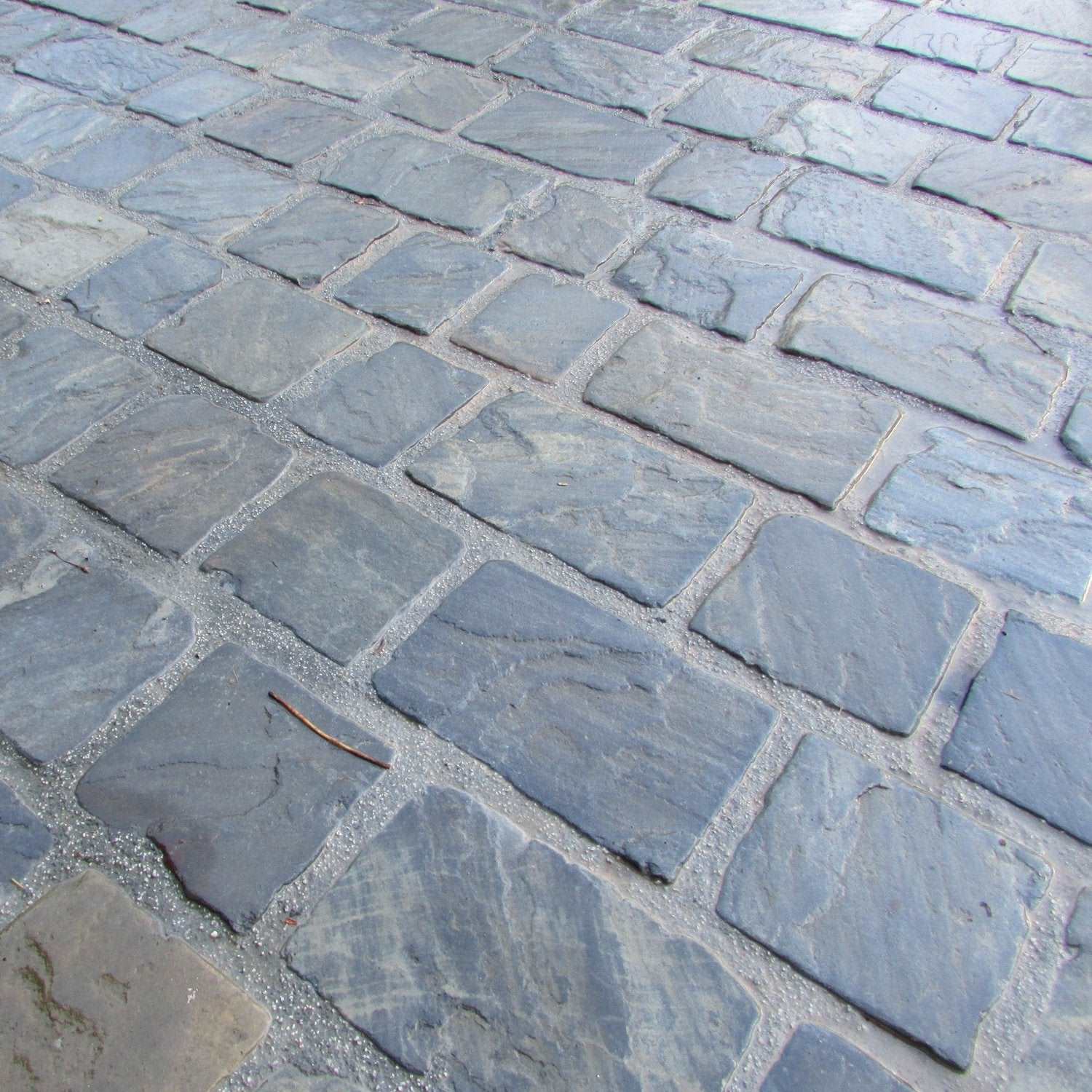 PEVERIL WEATHERED SANDSTONE SETTS - 100mm by random lengths