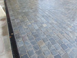 CASTLETON WEATHERED SANDSTONE SETTS - 100mm by random lengths