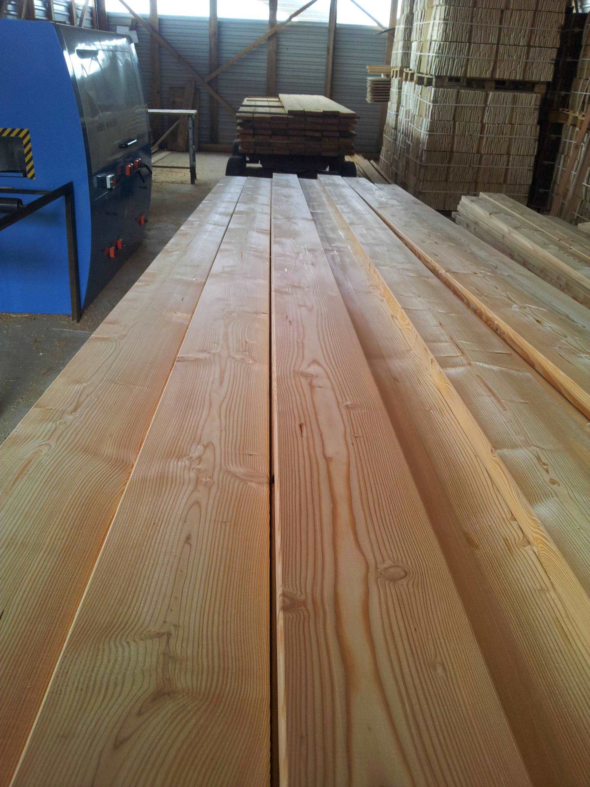 SIBERIAN LARCH DECKING BOARDS – SMOOTH 28 MM THICKNESS - A GRADE