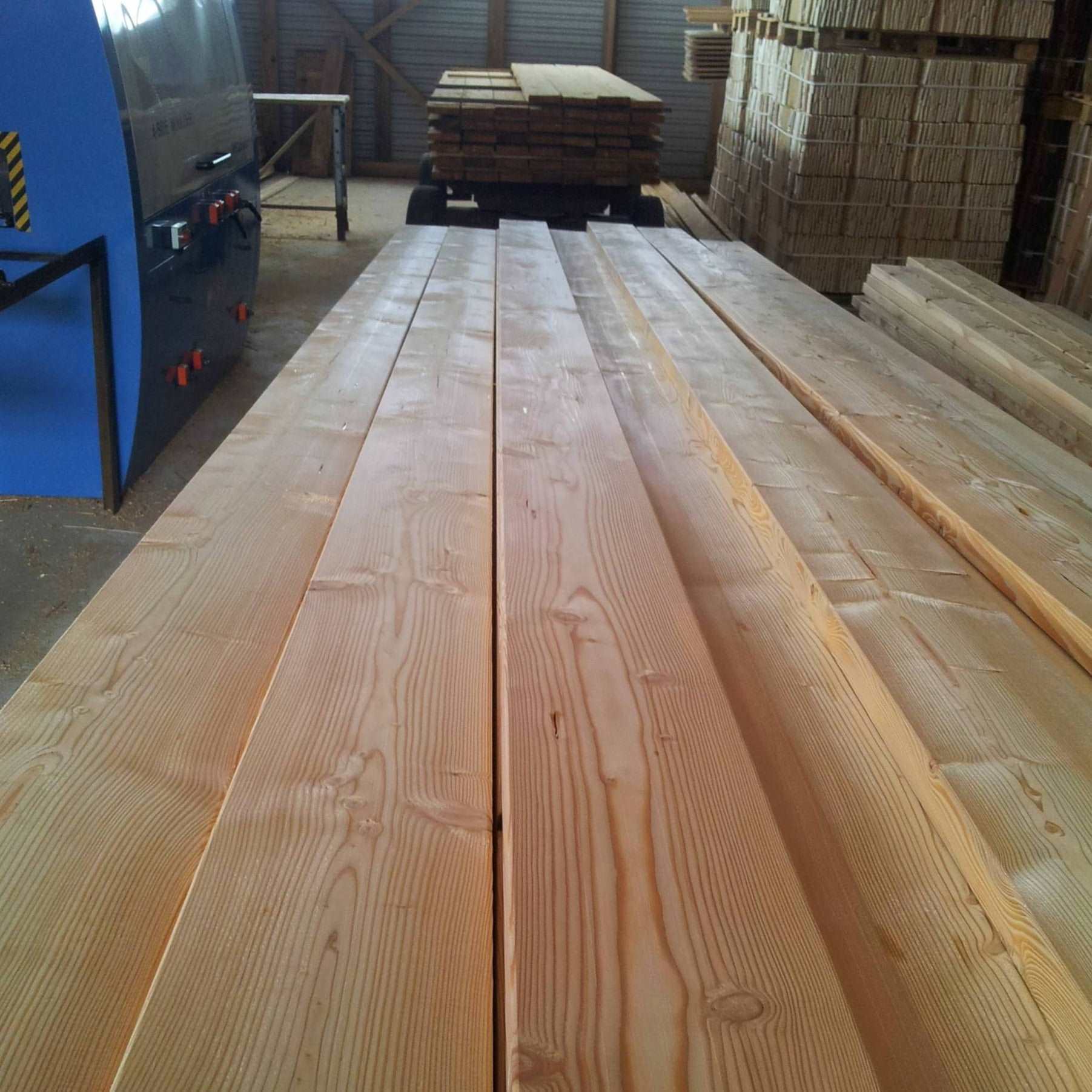 SIBERIAN LARCH DECKING BOARDS – SMOOTH 28 MM THICKNESS - A GRADE